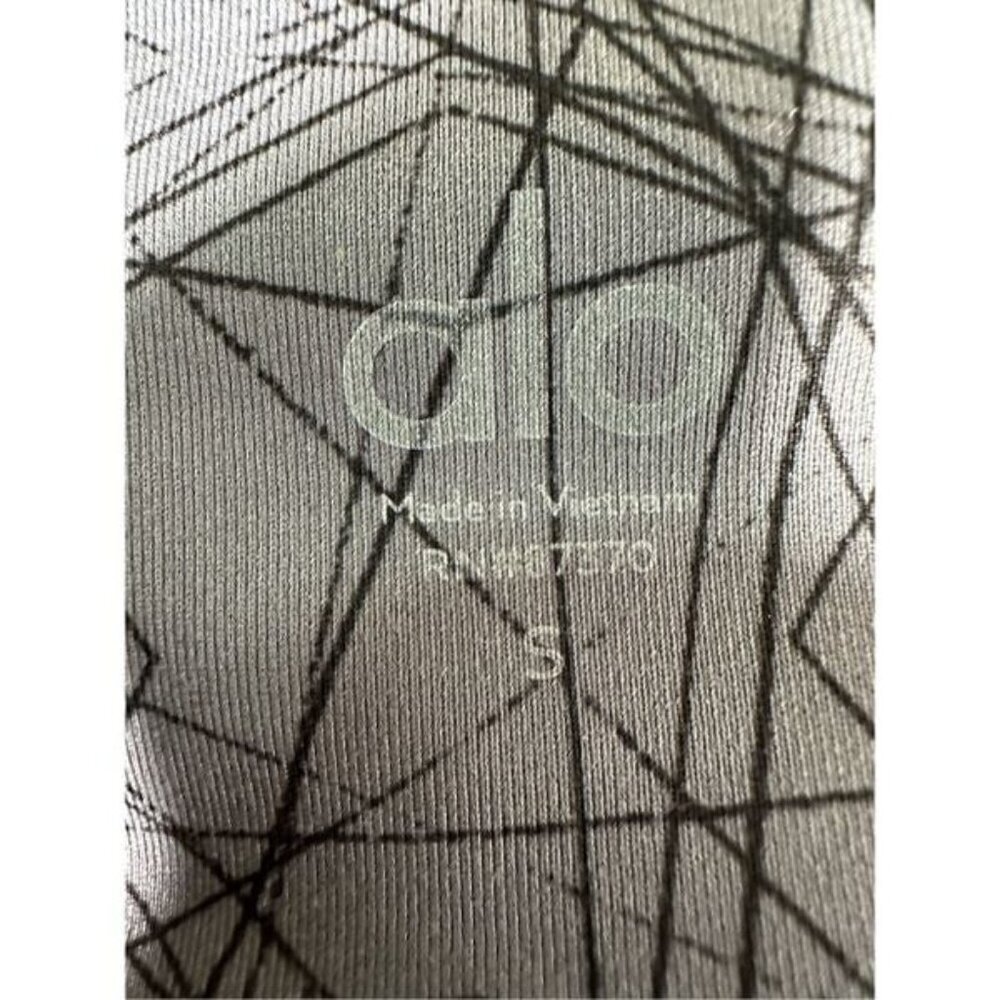 Alo Yoga Gray Geometric Print Capri Leggings Size Small NWOT - Picture 6 of 7